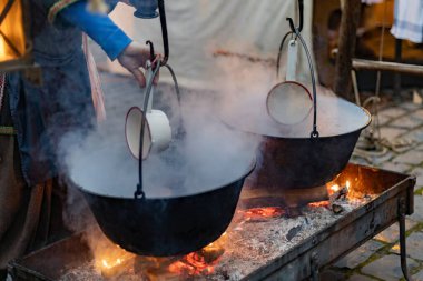 Akşamları Slovakya 'da Noel pazarı