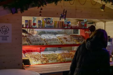 Akşamları Slovakya 'da Noel pazarı