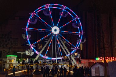 Akşamları Slovakya 'da Noel pazarı