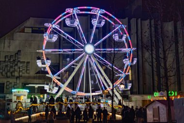 Akşamları Slovakya 'da Noel pazarı