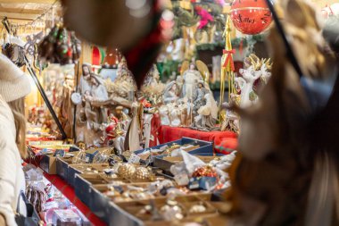 Akşamları Slovakya 'da Noel pazarı