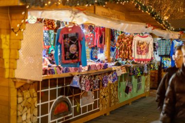 Akşamları Slovakya 'da Noel pazarı