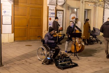 Akşamları Slovakya 'da Noel pazarı