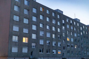 Alacakaranlık 'taki Sovyet Dönem Apartmanı Binası