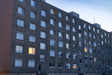 Alacakaranlık 'taki Sovyet Dönem Apartmanı Binası