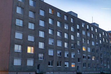 Alacakaranlık 'taki Sovyet Dönem Apartmanı Binası