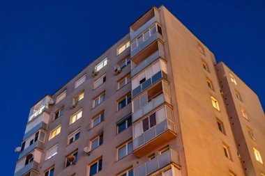 Doğu Avrupa 'da geceleri konut binası