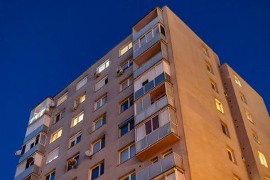 Doğu Avrupa 'da geceleri konut binası