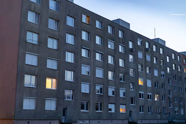 Alacakaranlık 'taki Sovyet Dönem Apartmanı Binası