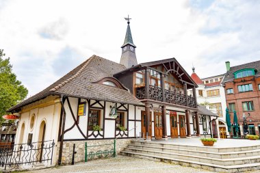 Slovakya 'nın Komarno kentindeki Avrupa Avlusu' nun geleneksel mimarisi