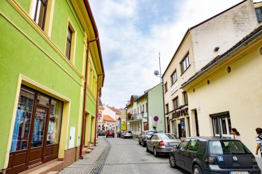 Slovakya 'nın eski Komarno kasabasında renkli sokak mimarisi