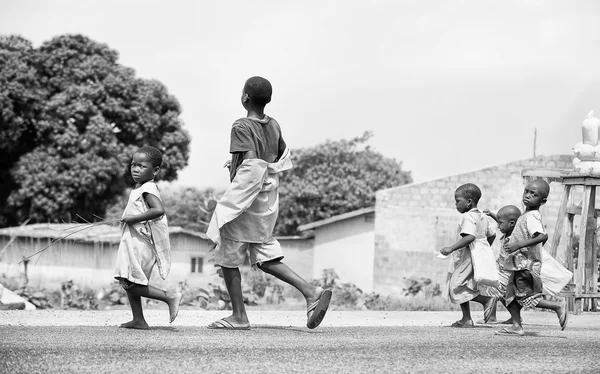 De vraies personnes au Togo, en noir et blanc — Photo