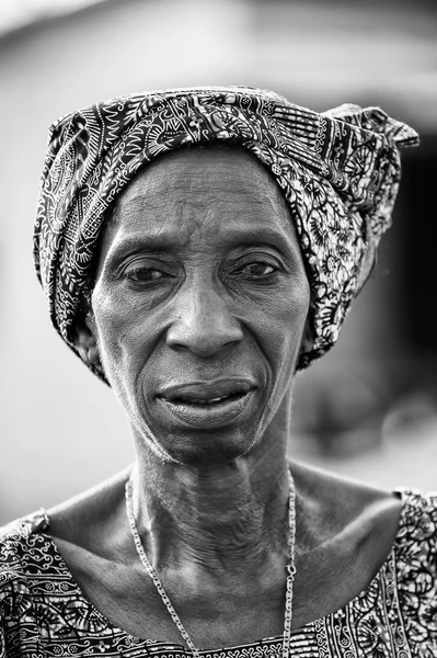 Echte Menschen in Togo, in schwarz-weiß — Stockfoto