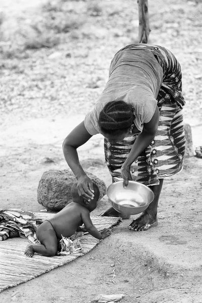 People in Benin, in black and white — Stock Photo, Image