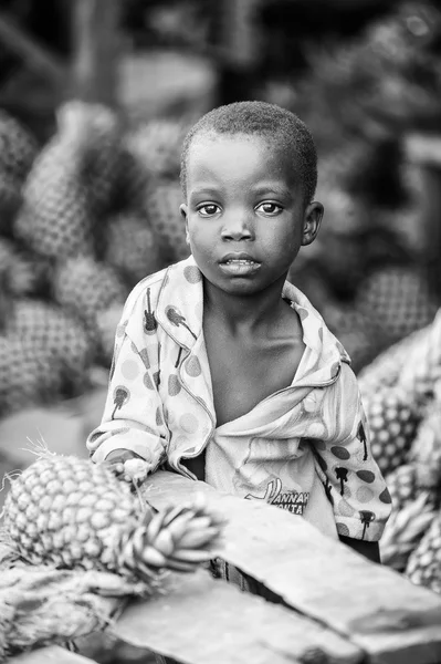 Echte Menschen in Togo, in schwarz-weiß — Stockfoto