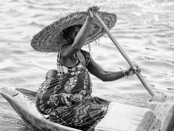 People in Benin, in black and white — Stock Photo, Image