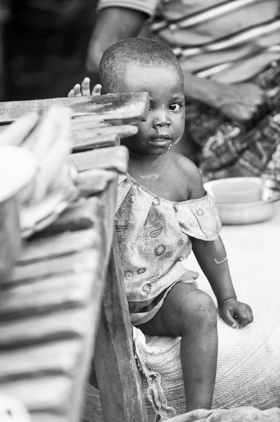 Echte Menschen in Togo, in schwarz-weiß — Stockfoto