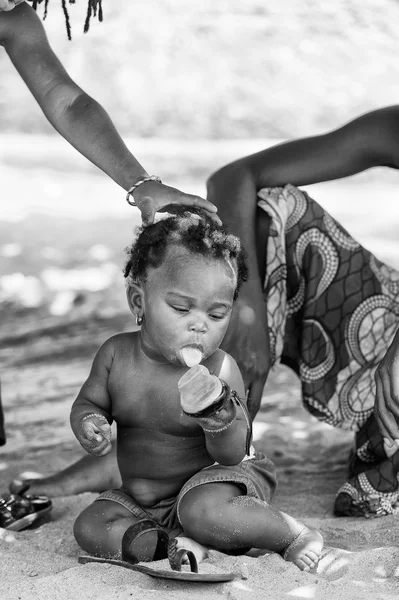 Personas reales en Togo, en blanco y negro — Foto de Stock