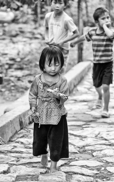 Persone reali in Vietnam, in bianco e nero — Foto Stock