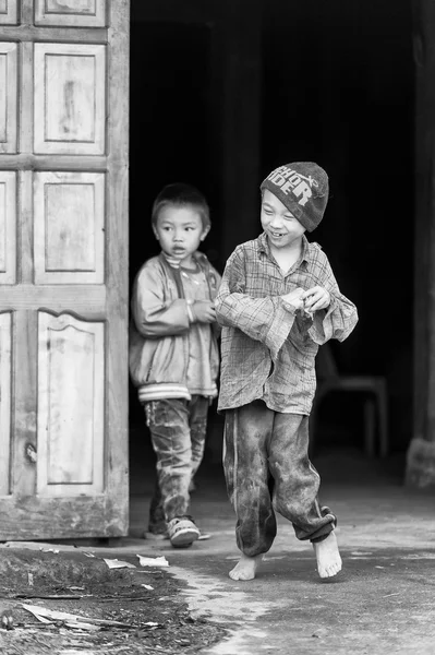 Echte Menschen in Vietnam, in schwarz und weiß — Stockfoto