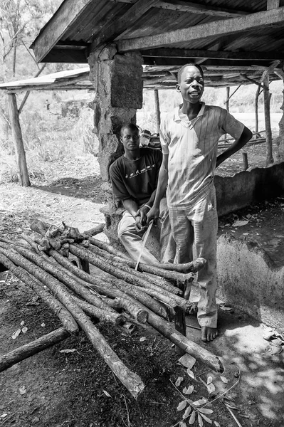 De vraies personnes au Togo, en noir et blanc — Photo