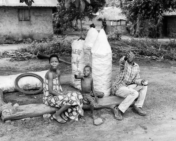 Ludzie w Beninie, w czerni i bieli — Zdjęcie stockowe