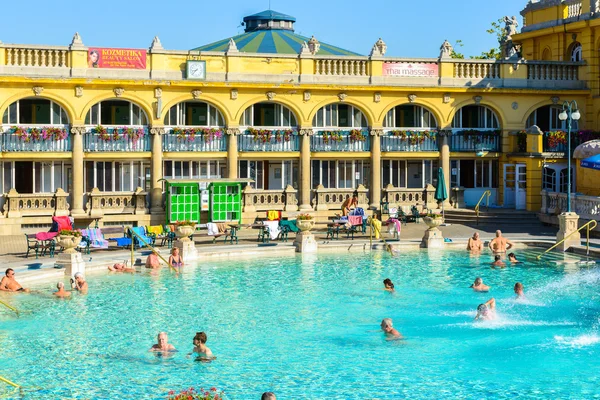 Szechenyi Medicinal Bath complex — Stockfoto