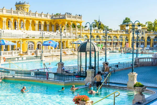 bagni termali Szechenyi, Budapest — Foto Editoriale Stock ... bagni termali Szechenyi, Budapest — Foto Editoriale Stock ...