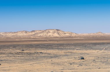 Lybian Çölü'nde siyah çöllerin volkanik oluşumlar