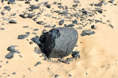 Lybian Çölü'nde siyah çöllerin volkanik oluşumlar