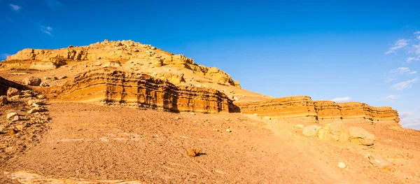 Mısır'daki Sahara Çölü'nde Bahariya Oasis yakınındaki günbatımı dağda — Stok fotoğraf