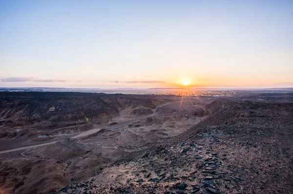 Mountain on the sunset near the Bahariya Oasis in the Sahara Desert in Egypt — Stock Photo, Image