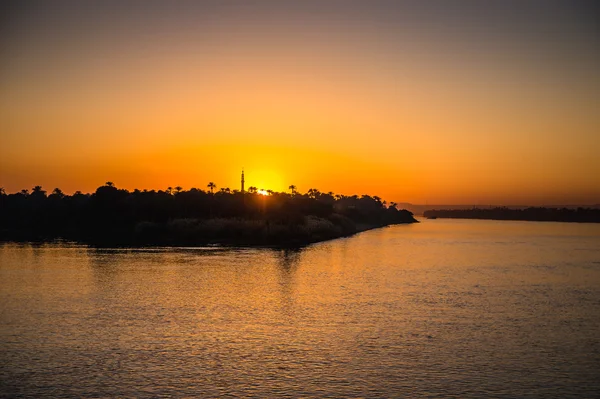 Zonsondergang over de Nijl in Egypte — Stockfoto