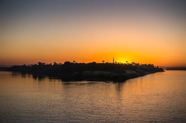 Pôr do sol sobre o rio Nilo no Egito — Fotografia de Stock