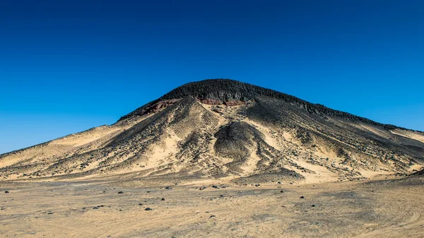 Formaciones volcánicas del desierto negro en el desierto libio —  Fotos de Stock