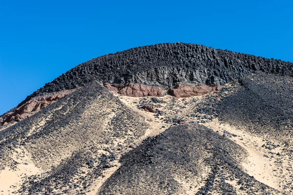 火山形成的在利比亚沙漠黑沙漠 — 图库照片