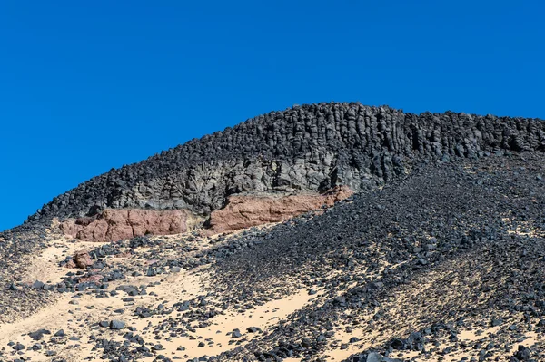 Volcanic formations of the Black Desert in Lybian Desert — Stock Photo, Image