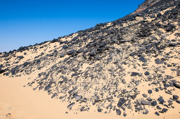 Volcanic formations of the Black Desert in Lybian Desert — Stock Photo, Image