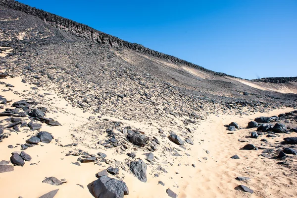 火山形成的在利比亚沙漠黑沙漠 — 图库照片