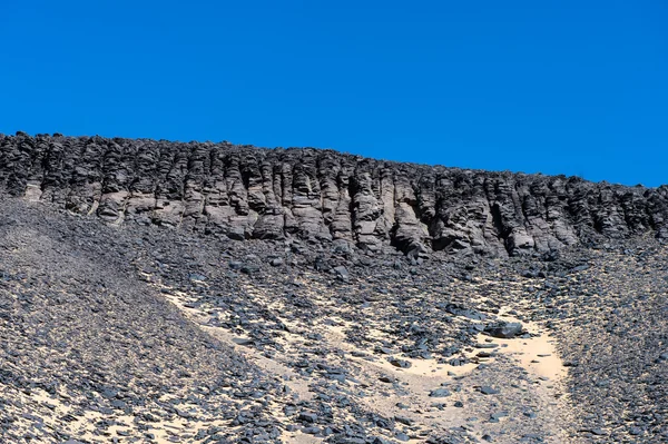 Formações vulcânicas do deserto negro no deserto líbio — Fotografia de Stock