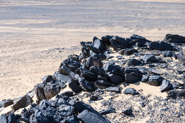 Svarta öknen landskap och basalt formarions — Stockfoto