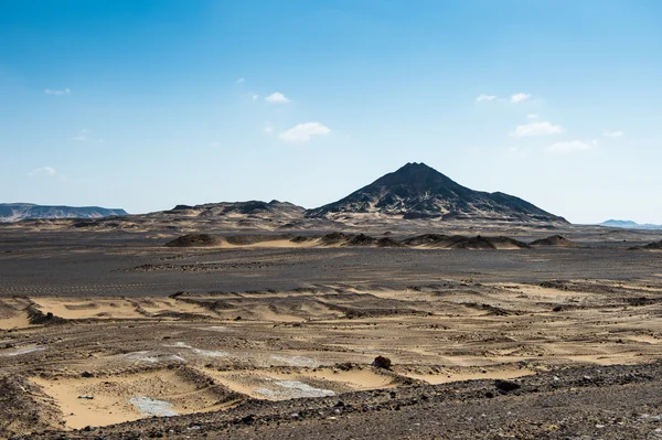 Fekete, sivatagi tájkép és a bazalt formarions — Stock Fotó