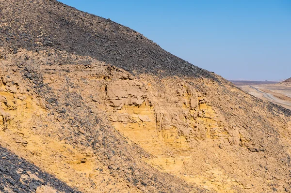 Campiña negra del desierto y formaciones de basalto — Foto de Stock