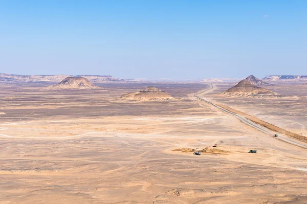 Schwarze Wüstenlandschaft und Basaltformarionen — Stockfoto