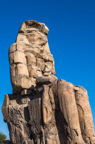 Colossus of Memnon, massive stone statue of Pharaoh Amenhotep III, Luxor, Egypt — Stock Photo, Image