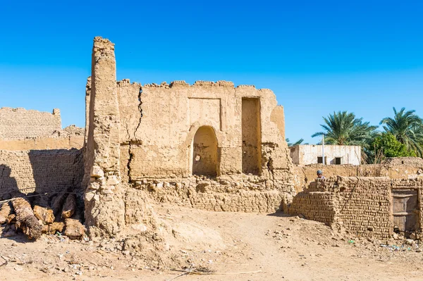 Старый дом в Аль-Касре, старая деревня в пустыне Дахла, Египет — стоковое фото