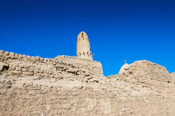 Altes haus in al qasr, altes dorf in der dakhla wüste, ägypten — Stockfoto