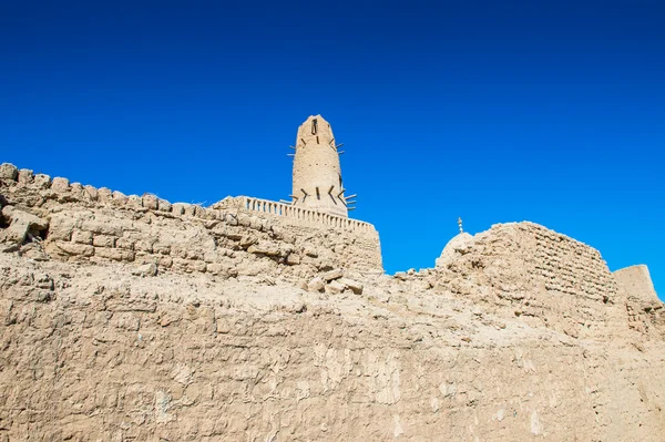 Altes haus in al qasr, altes dorf in der dakhla wüste, ägypten — Stockfoto