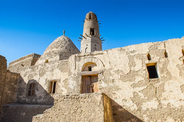 Starý dům v Al Qasr, staré vesnice v Dachle poušť, Egypt — Stock fotografie