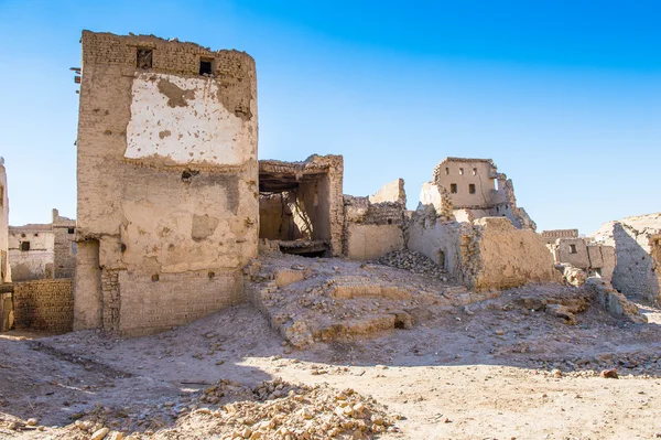 Starý dům v Al Qasr, staré vesnice v Dachle poušť, Egypt — Stock fotografie